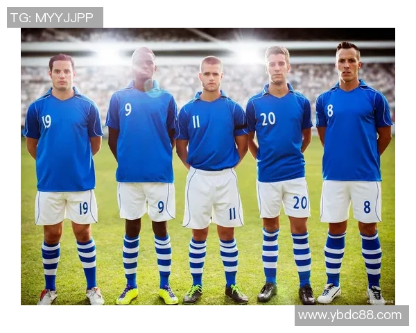 足球球星合影法带你读懂绿茵场上隐藏的社交潜规则